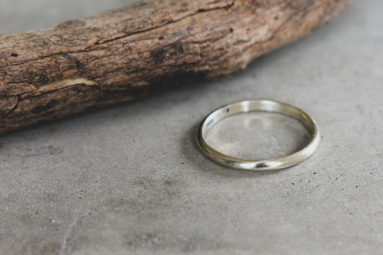Slim 9ct gold band
