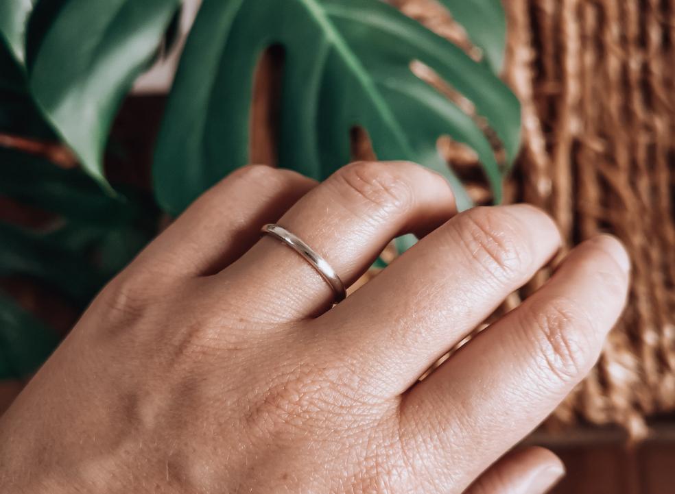 Slim 9ct gold band