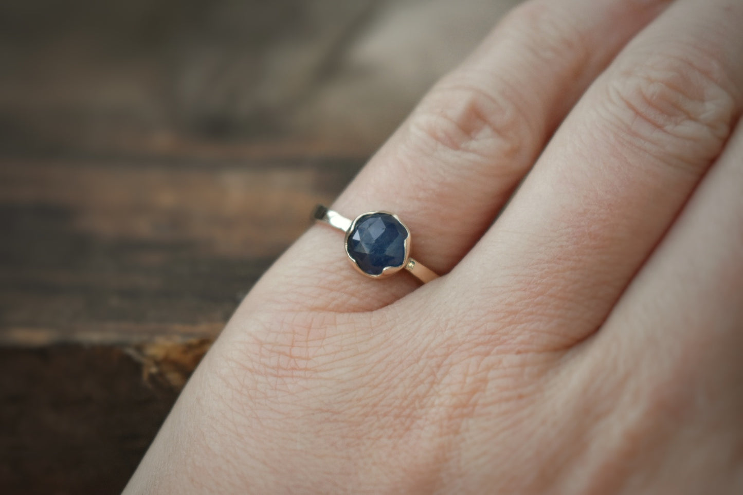 Blue Sapphire & 9ct Gold Leaf Setting Ring