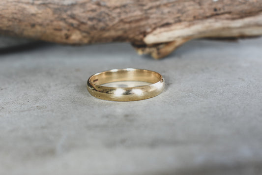Gold ring, 4mm D shape