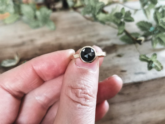 Black Spinel Round Simple Ring