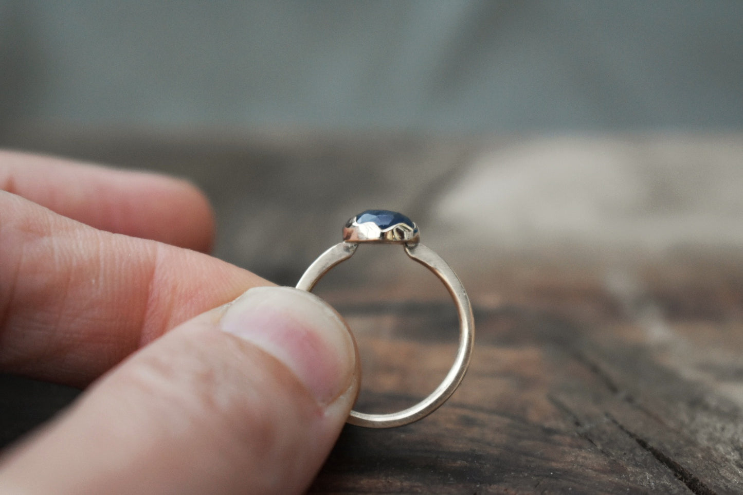 Blue Sapphire & 9ct Gold Leaf Setting Ring